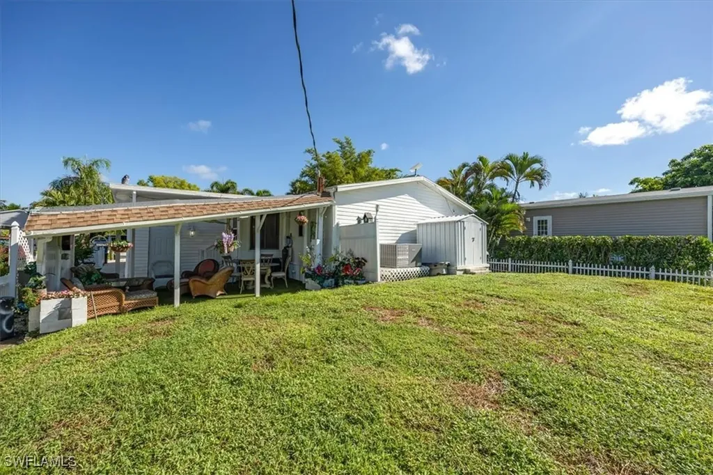 32 Sonderhen Drive Naples FL 34114-8210