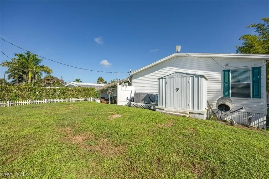 32 Sonderhen Drive Naples FL 34114-8210