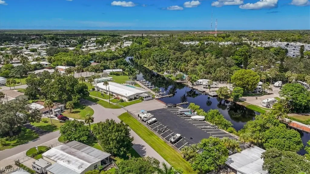32 Sonderhen Drive Naples FL 34114-8210