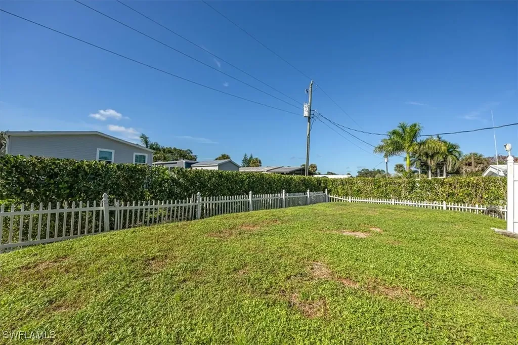 32 Sonderhen Drive Naples FL 34114-8210