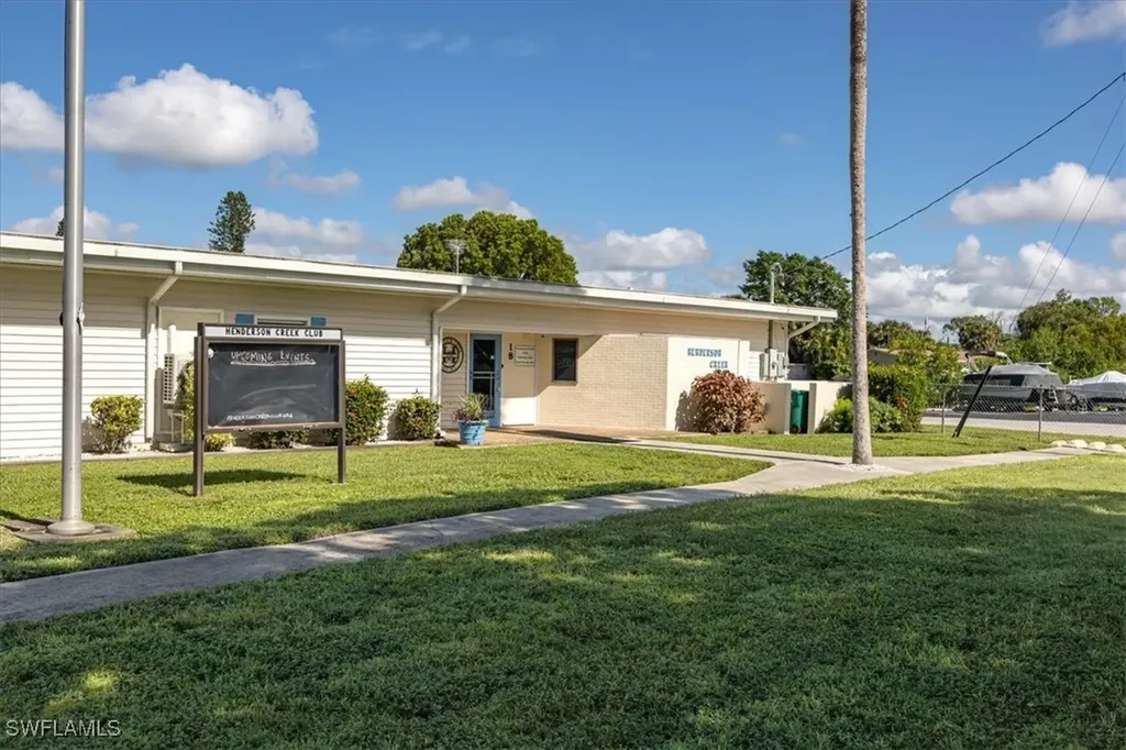 32 Sonderhen Drive Naples FL 34114-8210