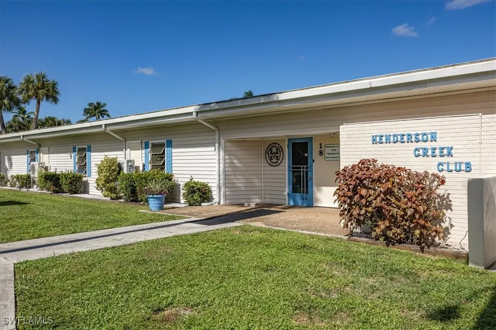 32 Sonderhen Drive Naples FL 34114-8210