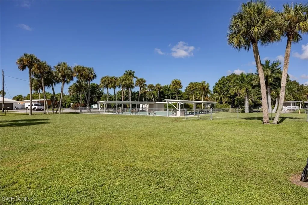 32 Sonderhen Drive Naples FL 34114-8210