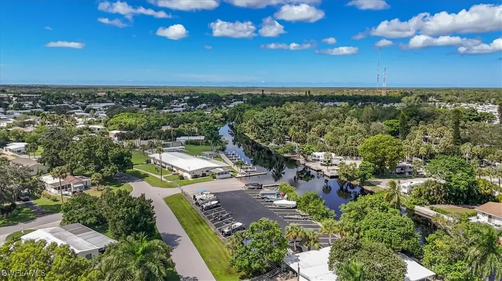 32 Sonderhen Drive Naples FL 34114-8210