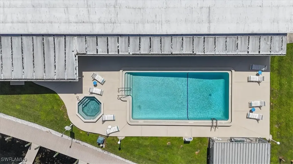 32 Sonderhen Drive Naples FL 34114-8210