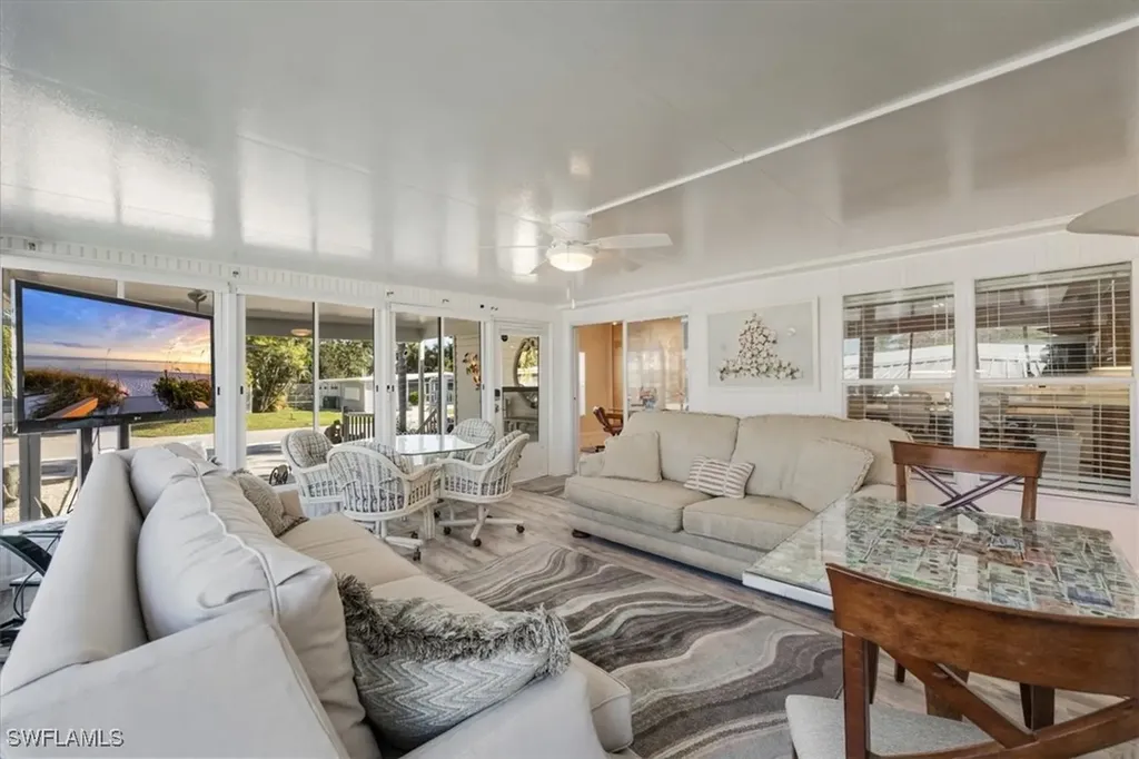 32 Sonderhen Drive Naples FL 34114-8210