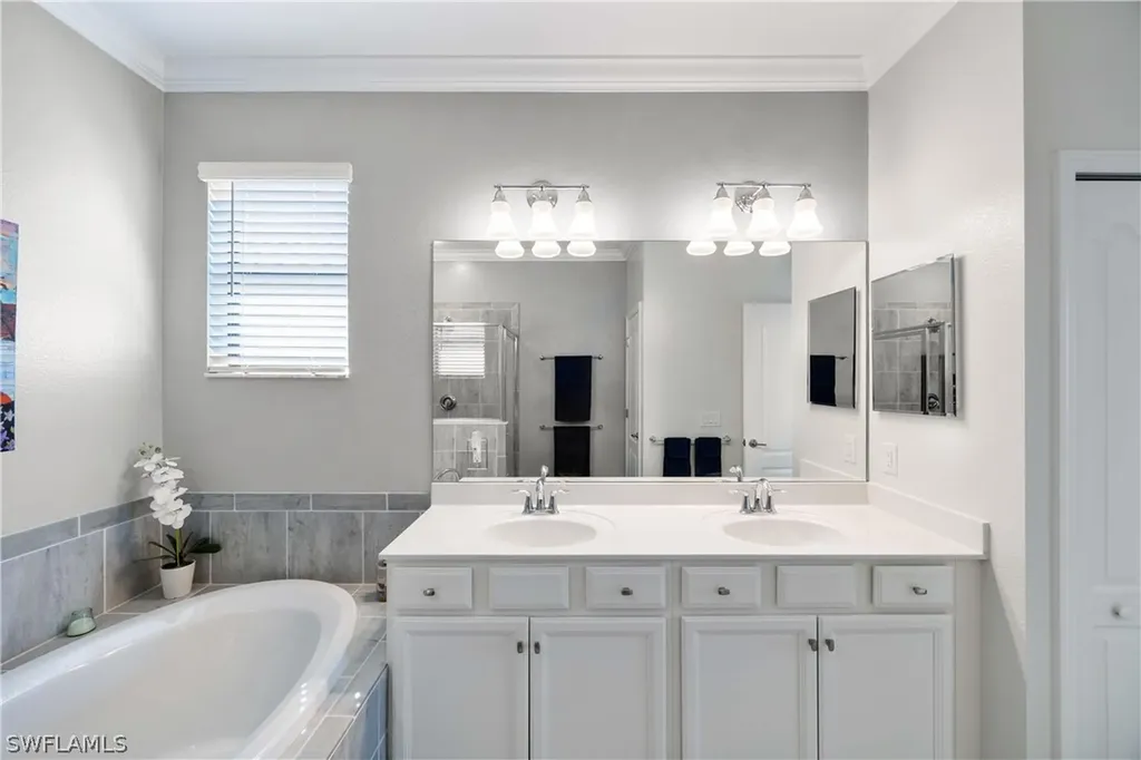 1602 Santiago Circle Naples FL 34113