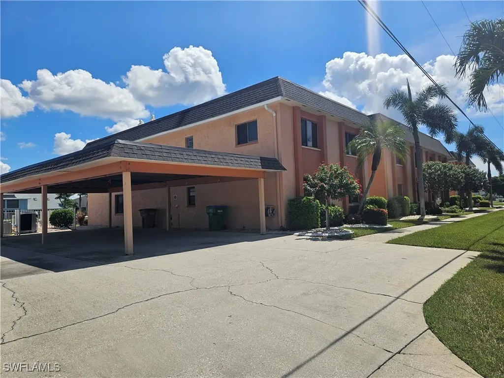3703 SE 10th Avenue Cape Coral FL 33904