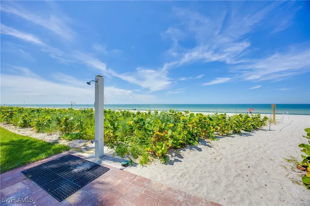 10691 Gulf Shore Drive Naples FL 34108