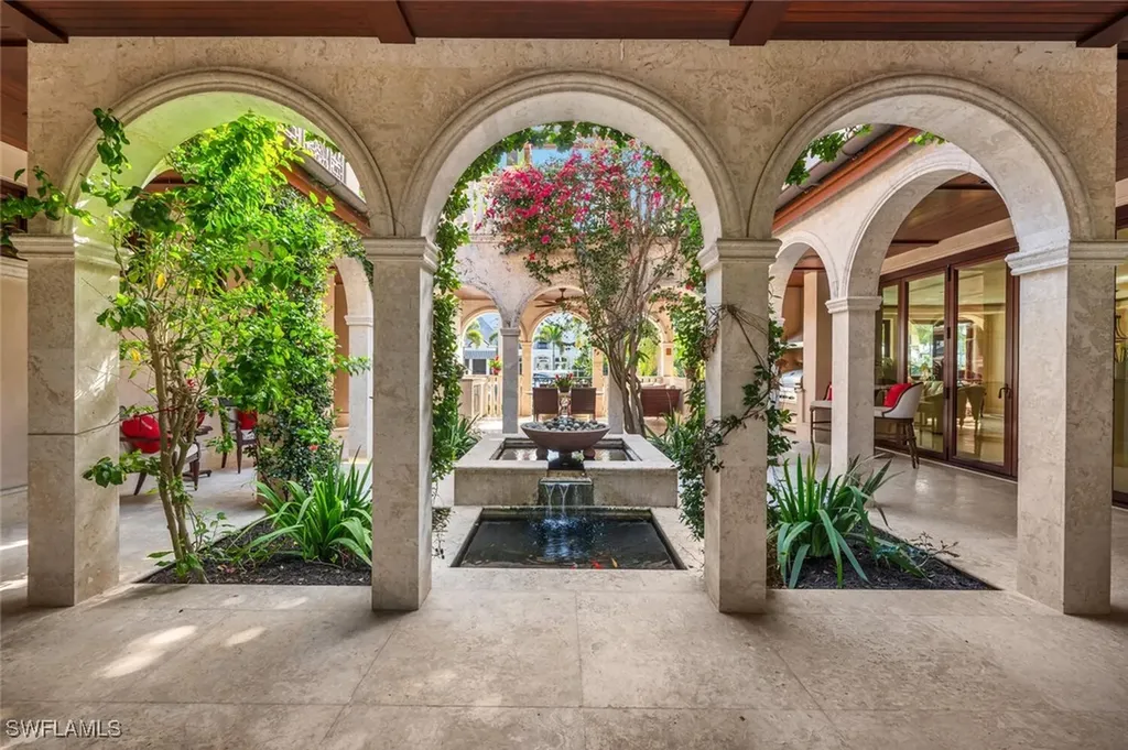 2233 Forrest Lane Naples FL 34102