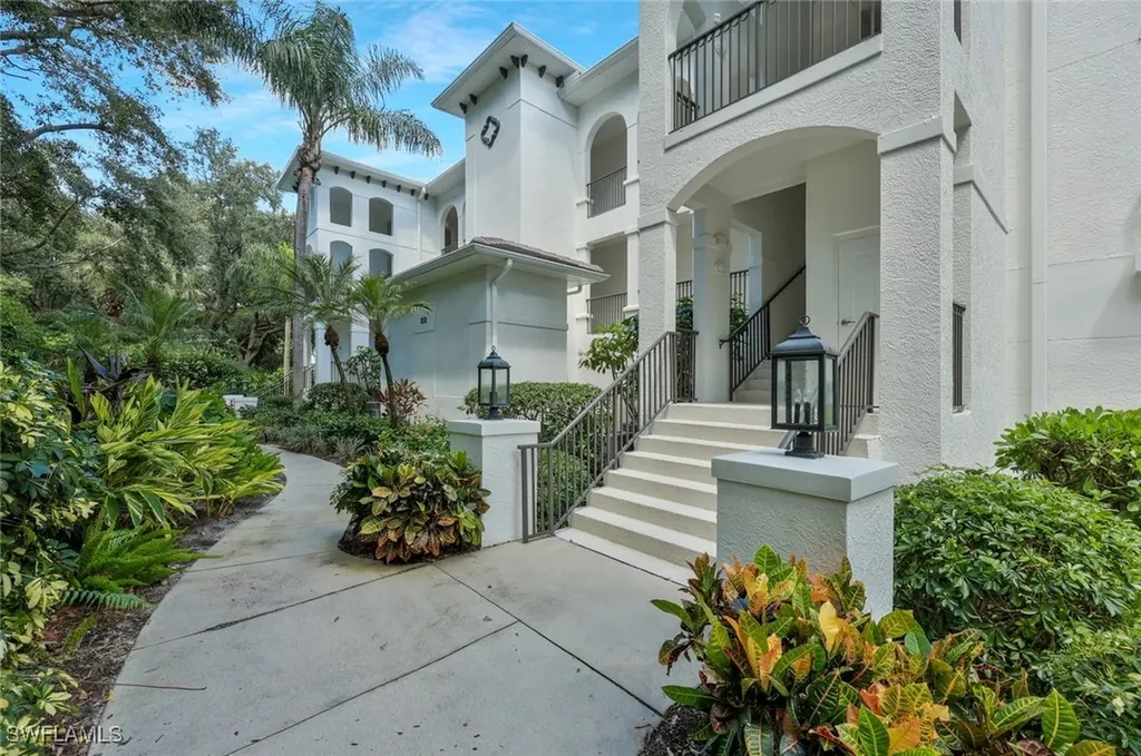 831 Sailaway Lane Naples FL 34108