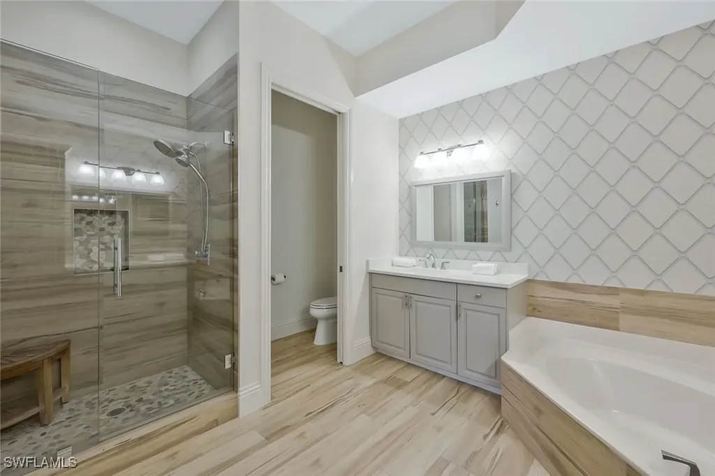 831 Sailaway Lane Naples FL 34108
