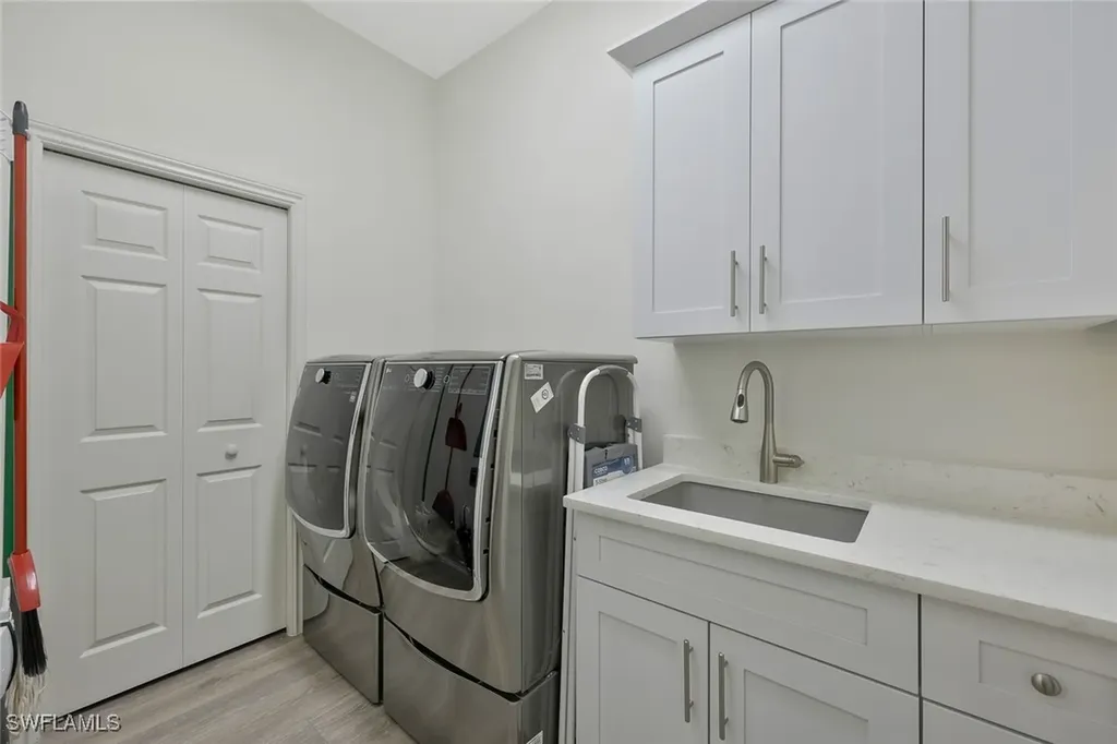 831 Sailaway Lane Naples FL 34108