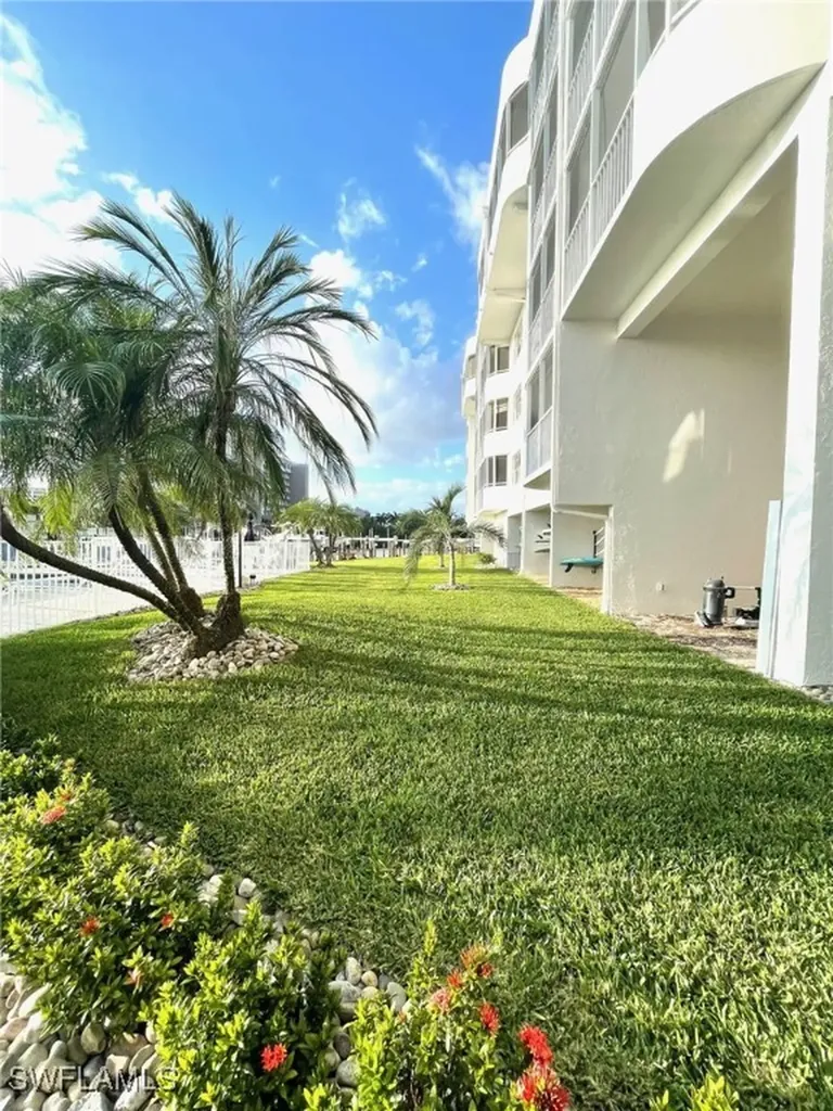 12945 Vanderbilt Drive Naples FL 34110