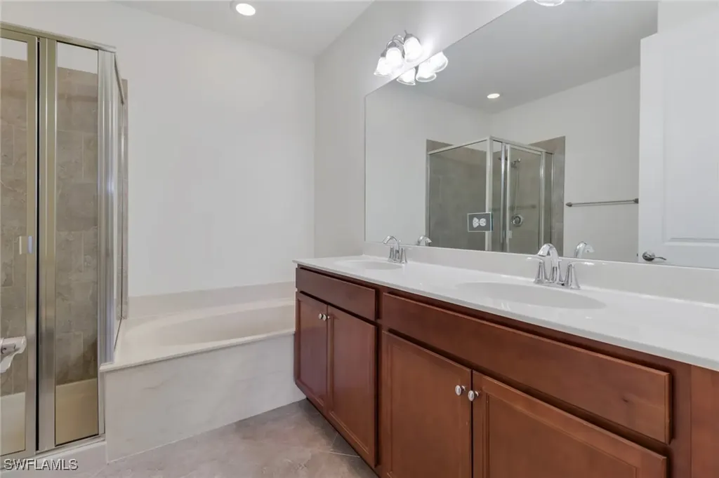 7948 Bristol Circle Naples FL 34120