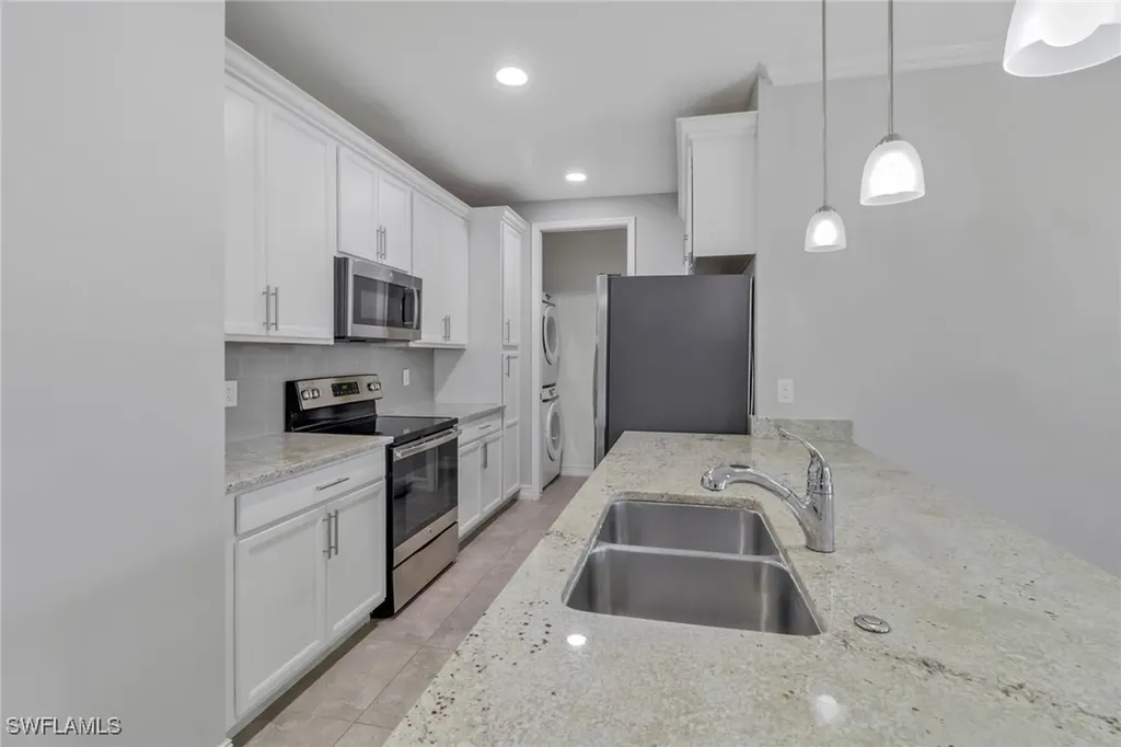 7948 Bristol Circle Naples FL 34120