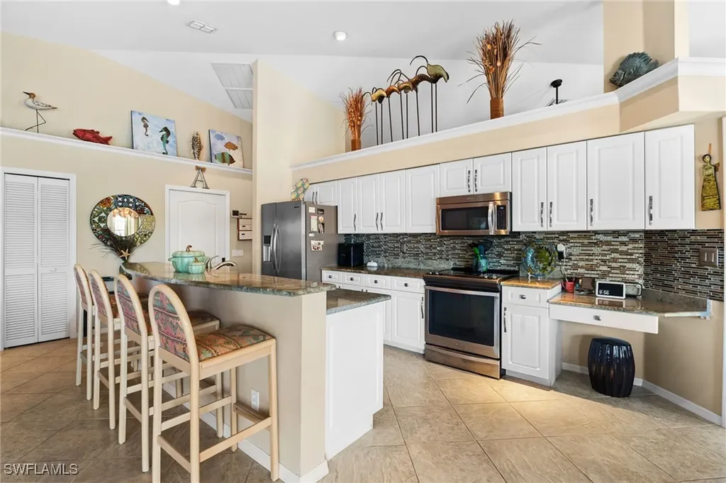 200 Saint James Way Naples FL 34104