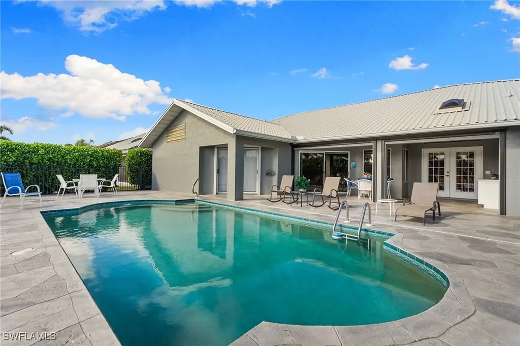 200 Saint James Way Naples FL 34104