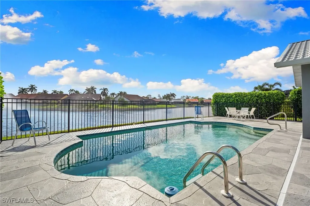 200 Saint James Way Naples FL 34104