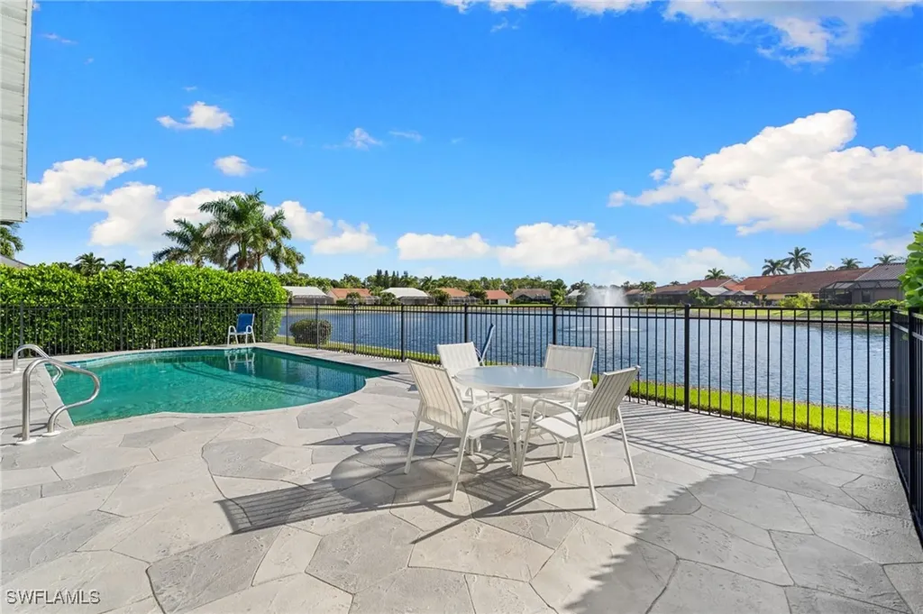 200 Saint James Way Naples FL 34104