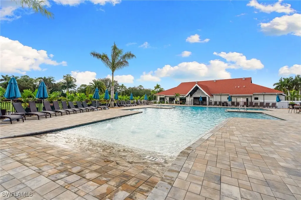 200 Saint James Way Naples FL 34104