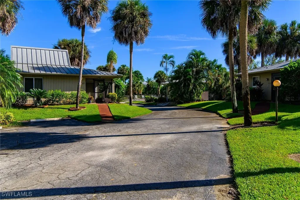 900 Henderson Creek Drive Naples FL 34114