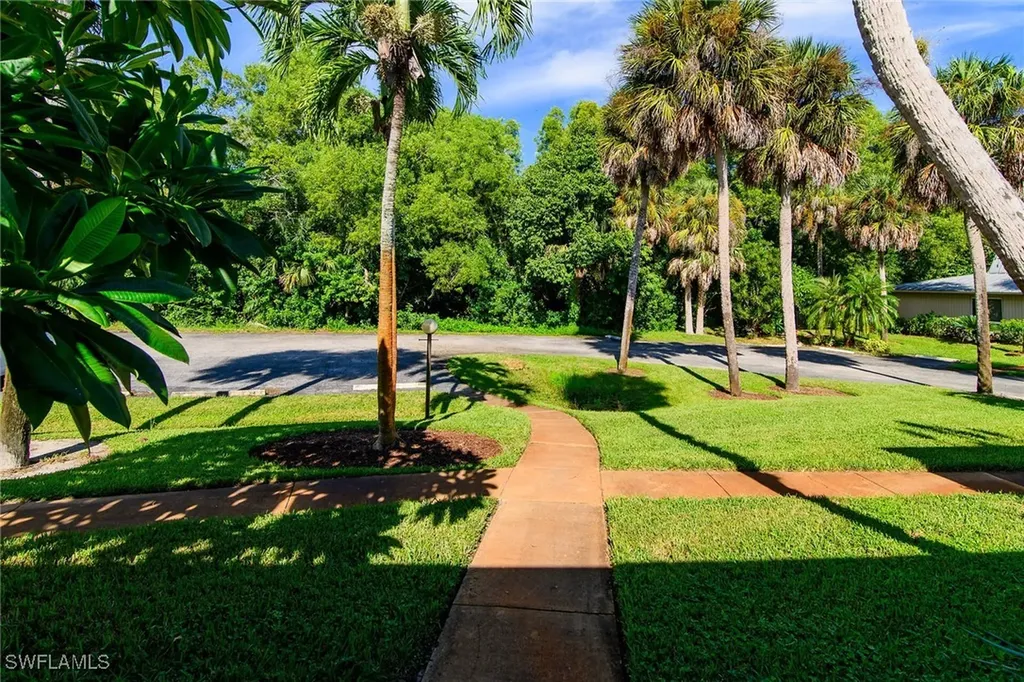 900 Henderson Creek Drive Naples FL 34114