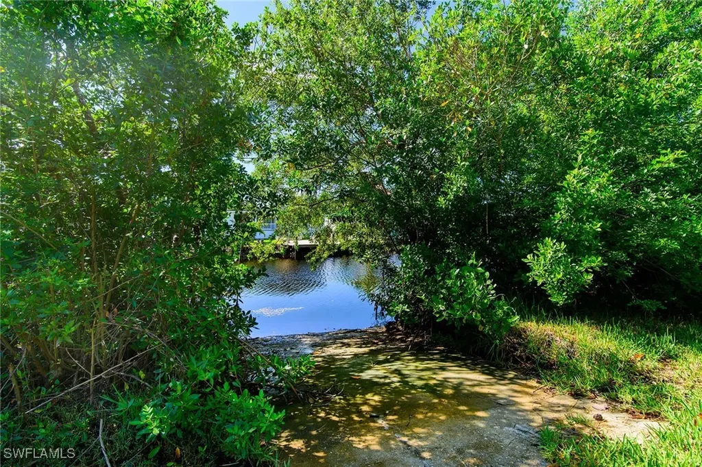 900 Henderson Creek Drive Naples FL 34114
