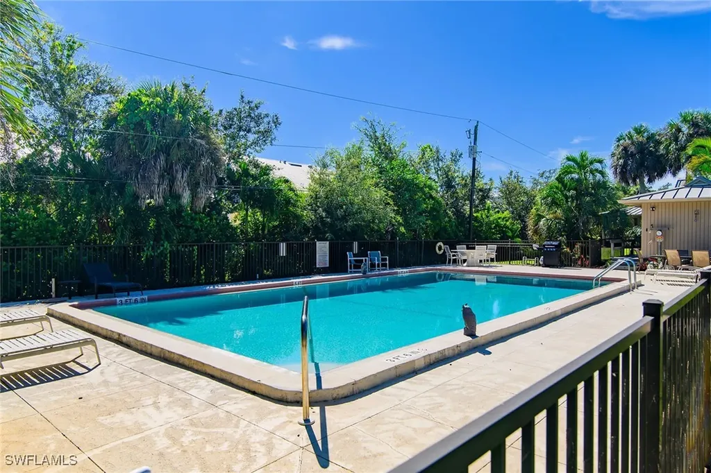 900 Henderson Creek Drive Naples FL 34114