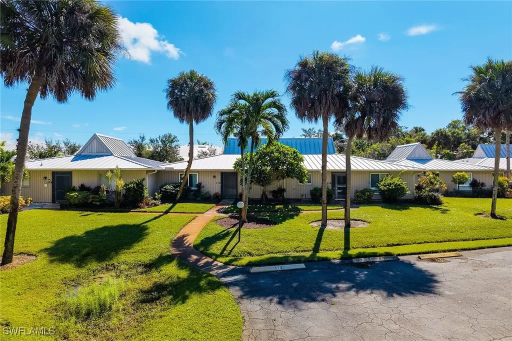 900 Henderson Creek Drive Naples FL 34114