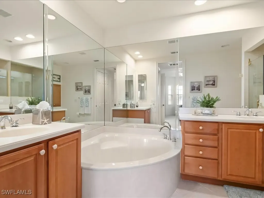 7832 Hawthorne Drive Naples FL 34113