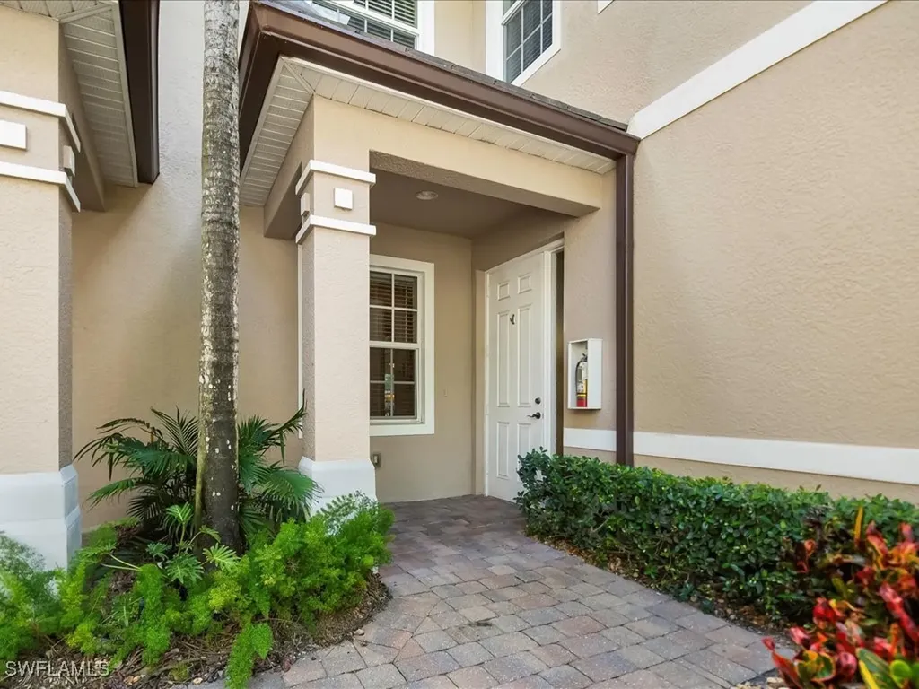 7832 Hawthorne Drive Naples FL 34113