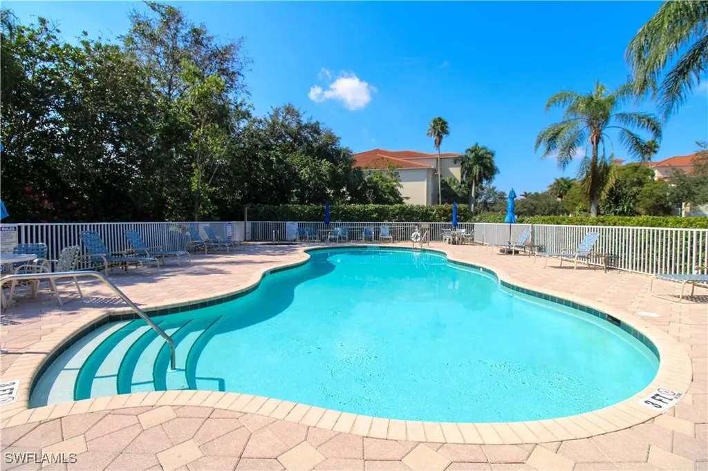 Naples FL, 4853 Hampshire Court, Unit 107
