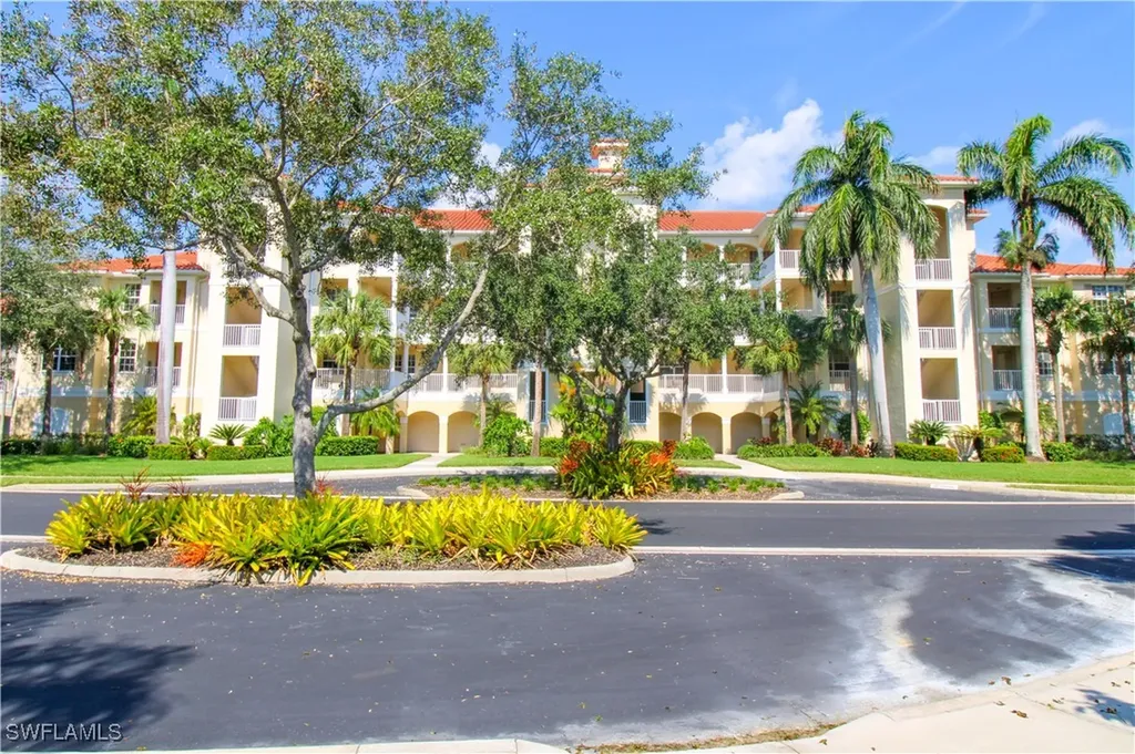 4853 Hampshire Court Naples FL 34112