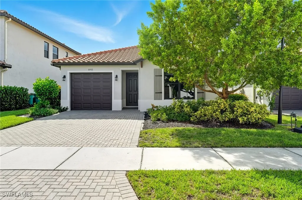 8992 Madrid Circle Naples FL 34104