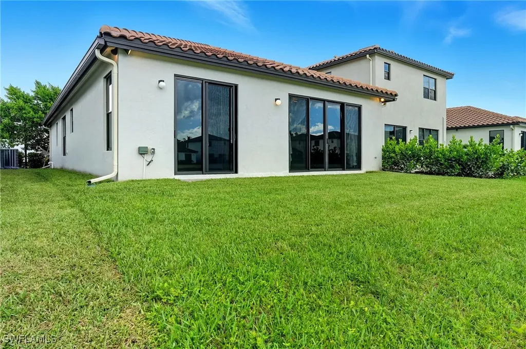 8992 Madrid Circle Naples FL 34104