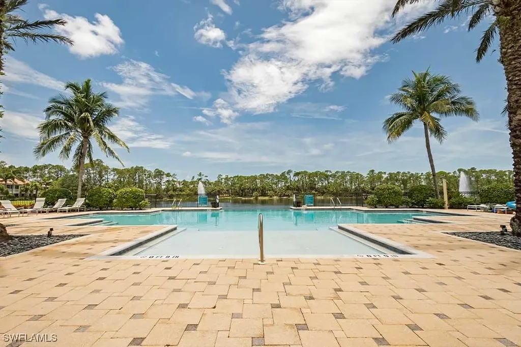 2004 Tarpon Bay Drive N Naples FL 34119