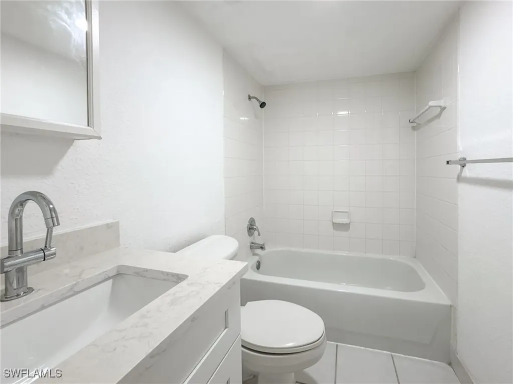 4631 Bayshore Drive Naples FL 34112