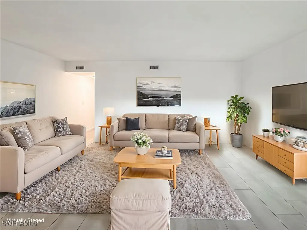 4631 Bayshore Drive Naples FL 34112