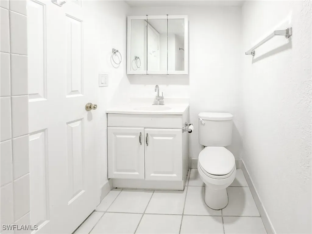 4631 Bayshore Drive Naples FL 34112