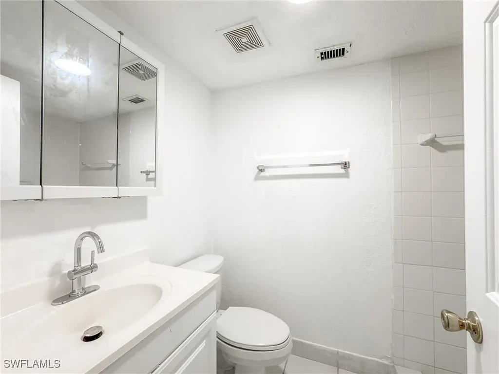 4631 Bayshore Drive Naples FL 34112