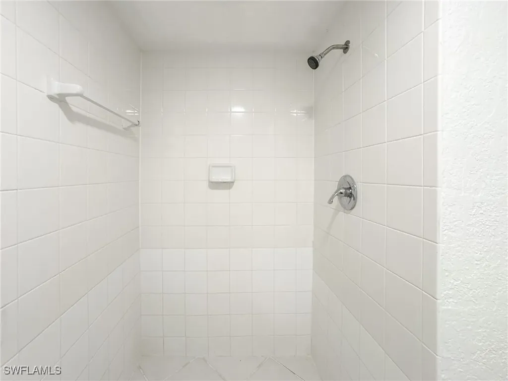 4631 Bayshore Drive Naples FL 34112