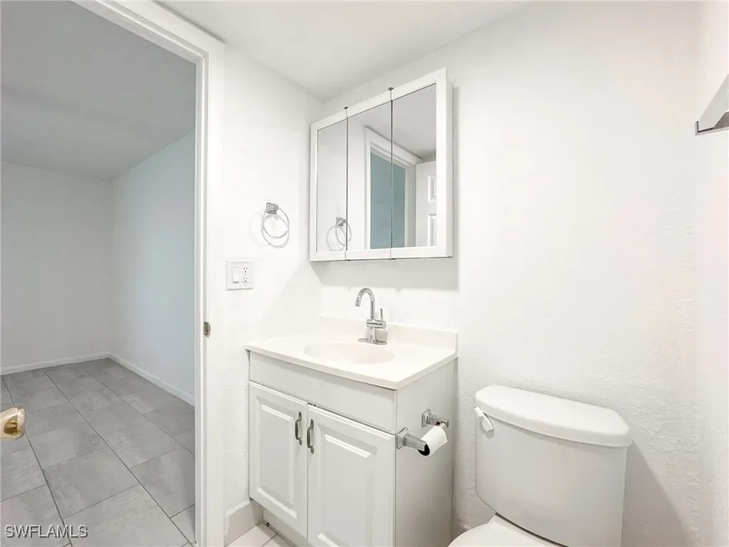 4631 Bayshore Drive Naples FL 34112