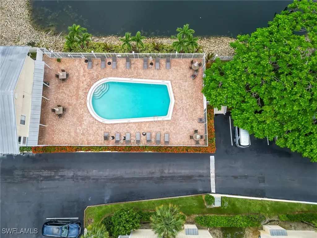 4631 Bayshore Drive Naples FL 34112