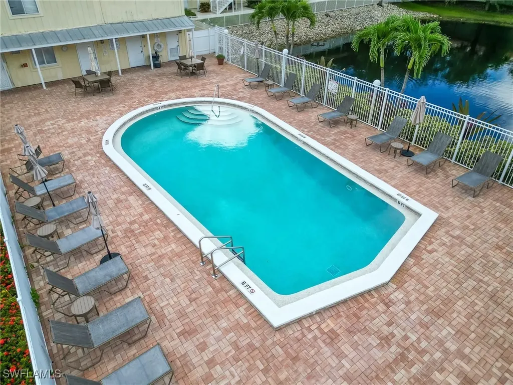 4631 Bayshore Drive Naples FL 34112