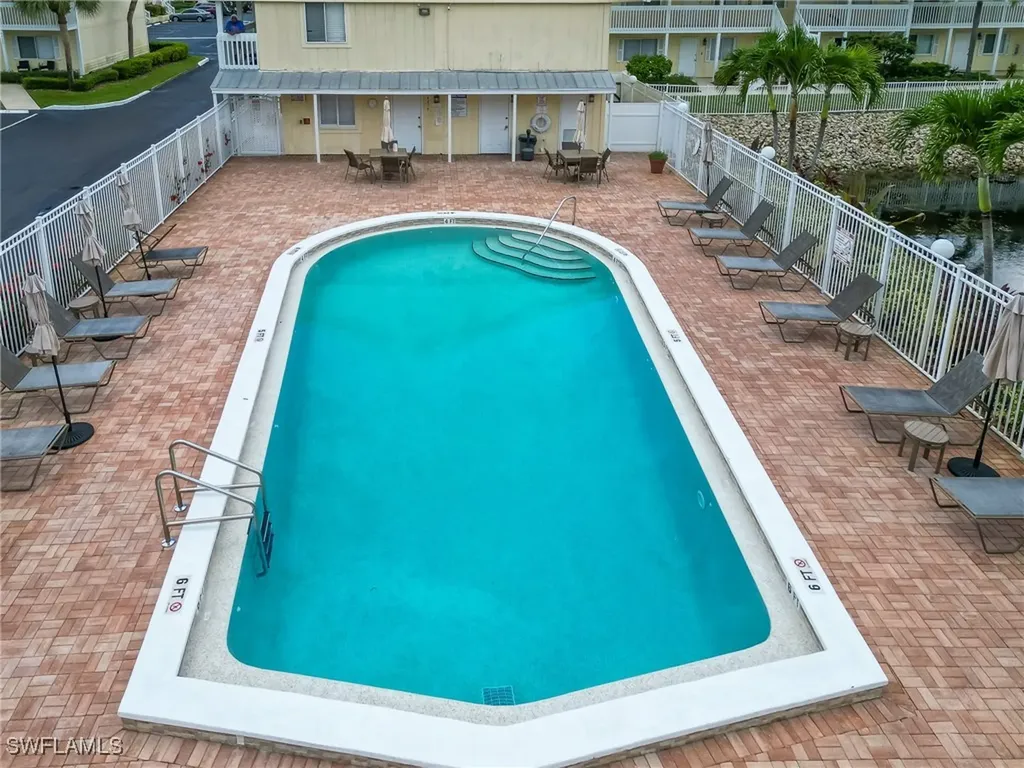 4631 Bayshore Drive Naples FL 34112