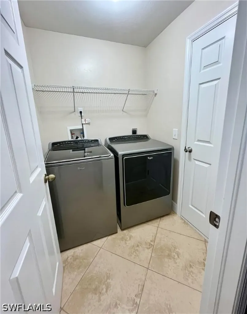 2720 NE 1st Place Cape Coral FL 33909