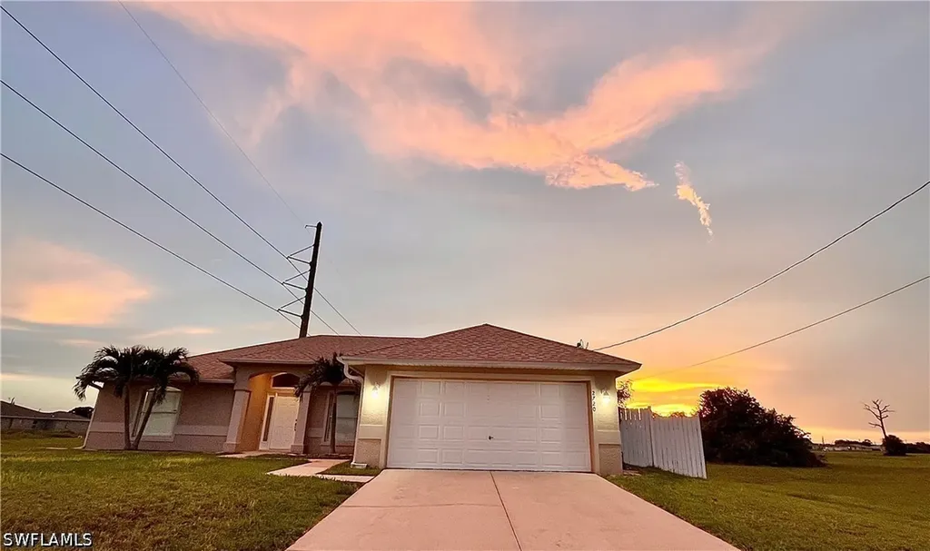 2720 NE 1st Place Cape Coral FL 33909
