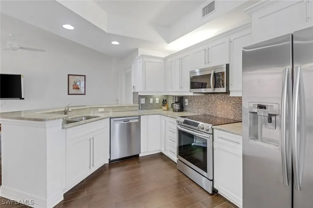 450 Bayfront Place Naples FL 34102