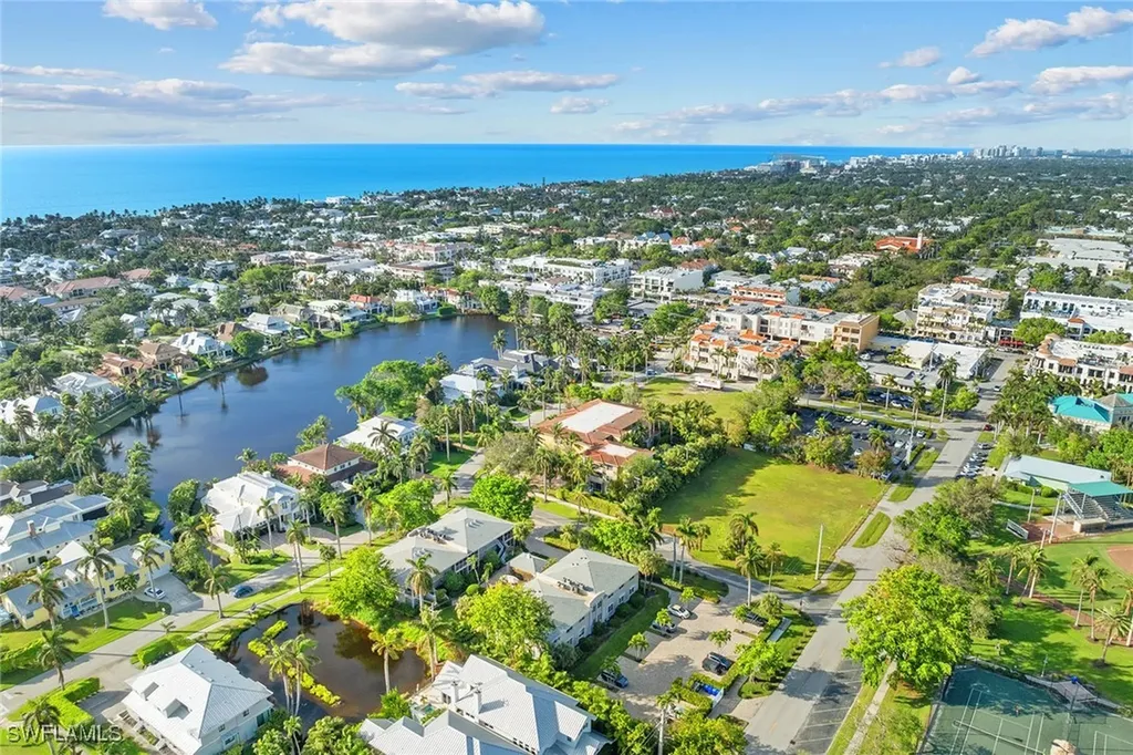 604 7th Avenue S Naples FL 34102